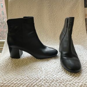 COLE HAHN 2 1/2” chunk heel wardrobe basic “must have” boot for pants or dress!